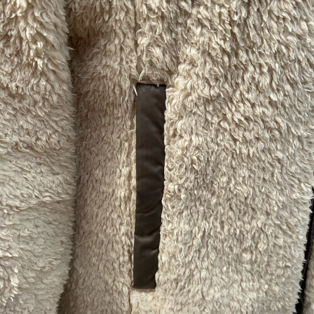 Patagonia woman’s jacket with lining  w/ faux fur - Picture 6 of 10